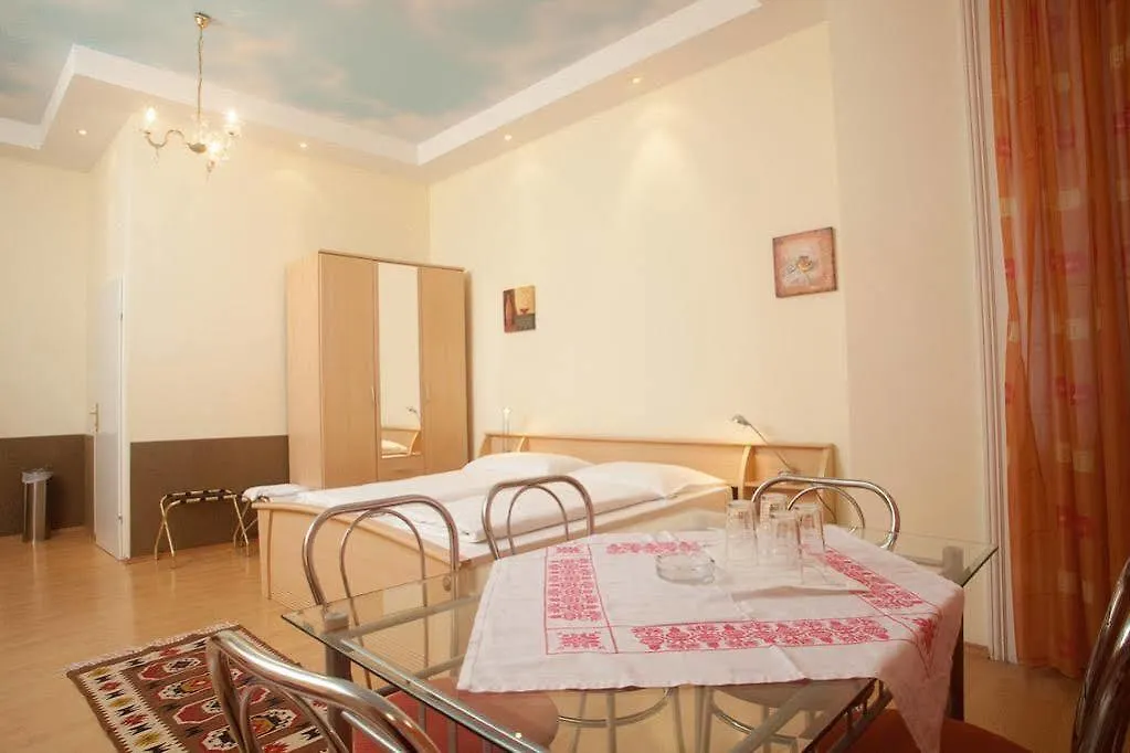 Pension Vera Vienna 2*,